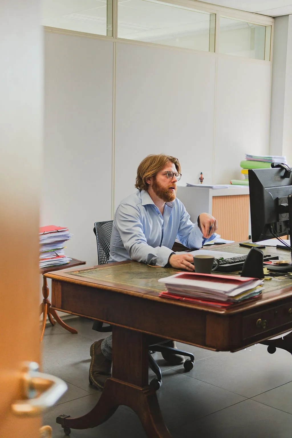 Gauthier Baudts aan zijn bureau in het kantoor